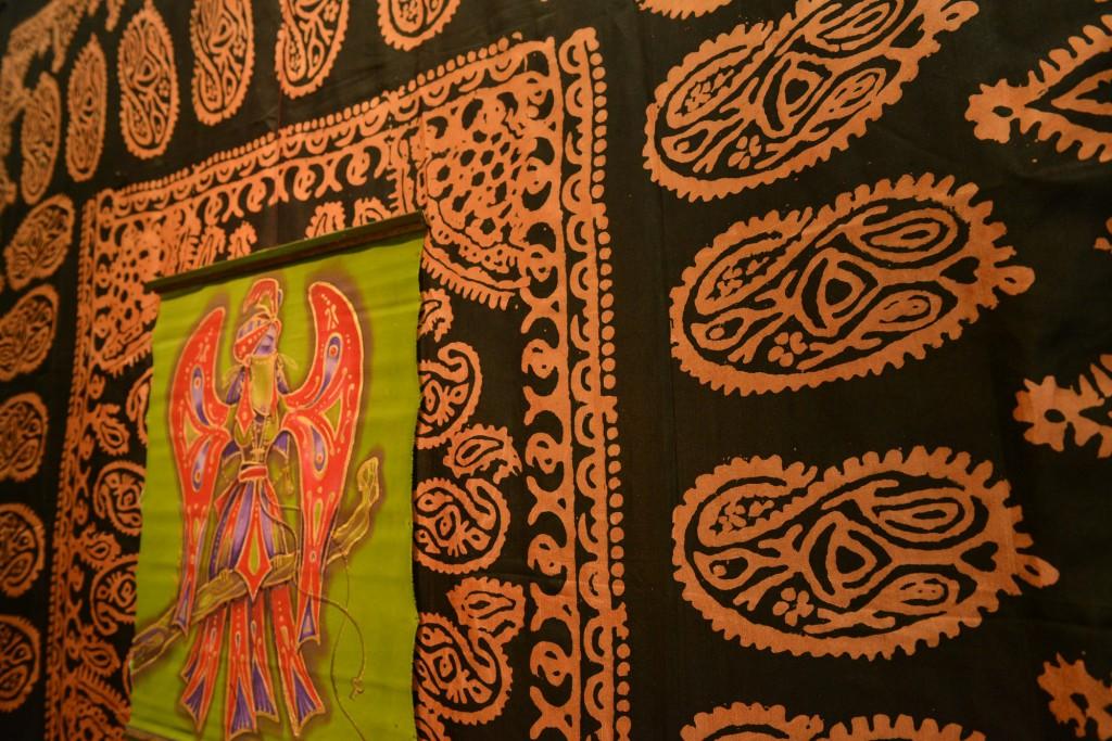 Красочные шелковые кялагаи с рисунками - языком жестов. International Day of Disabled Persons в Баку (ФОТО)