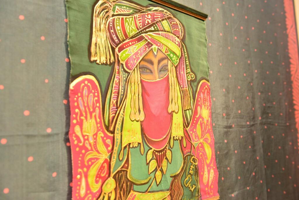 Красочные шелковые кялагаи с рисунками - языком жестов. International Day of Disabled Persons в Баку (ФОТО)