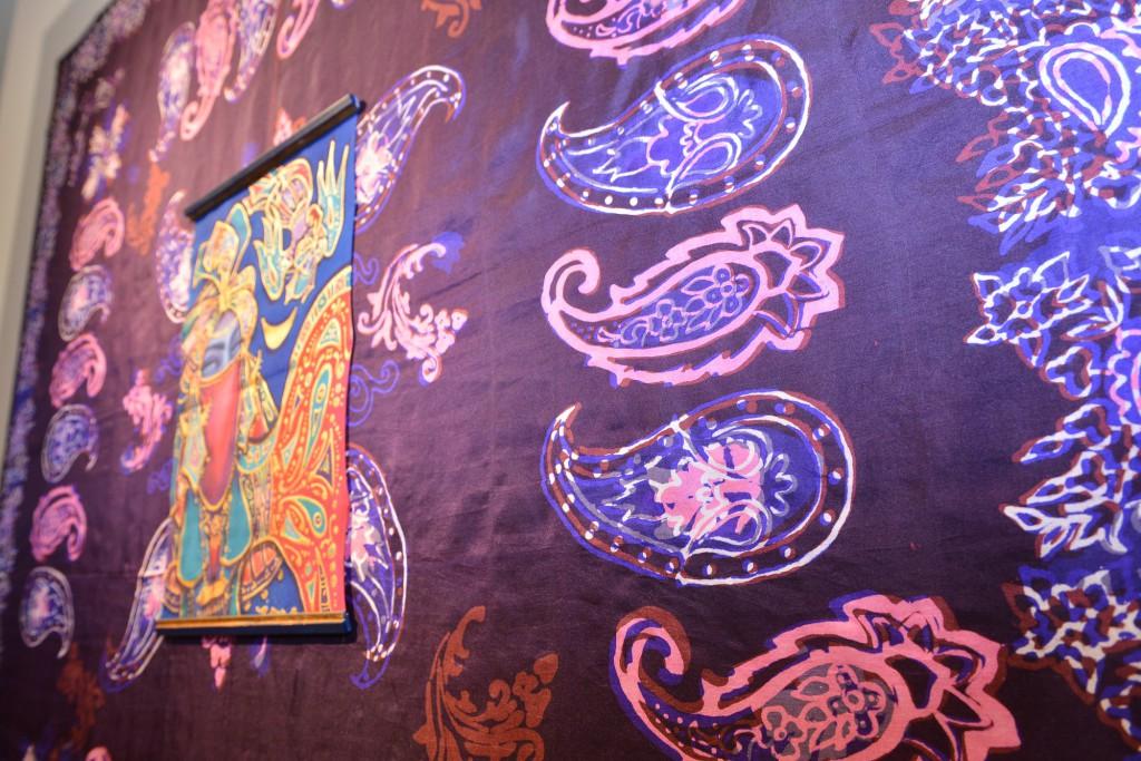 Красочные шелковые кялагаи с рисунками - языком жестов. International Day of Disabled Persons в Баку (ФОТО)