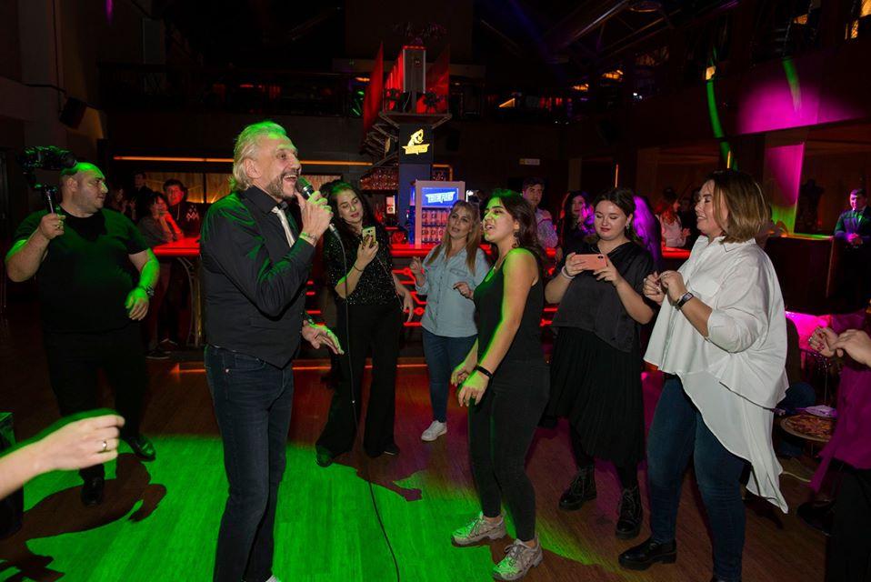 Анатолий Алешин отметил юбилей в Баку дискотекой для среднего поколения (ВИДЕО, ФОТО)