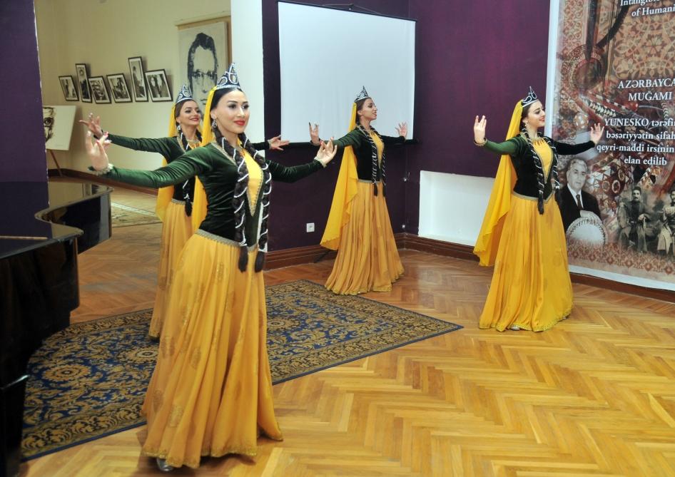 В Баку прошел фестиваль в честь Королевы азербайджанского танца (ФОТО)