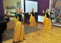 В Баку прошел фестиваль в честь Королевы азербайджанского танца (ФОТО)