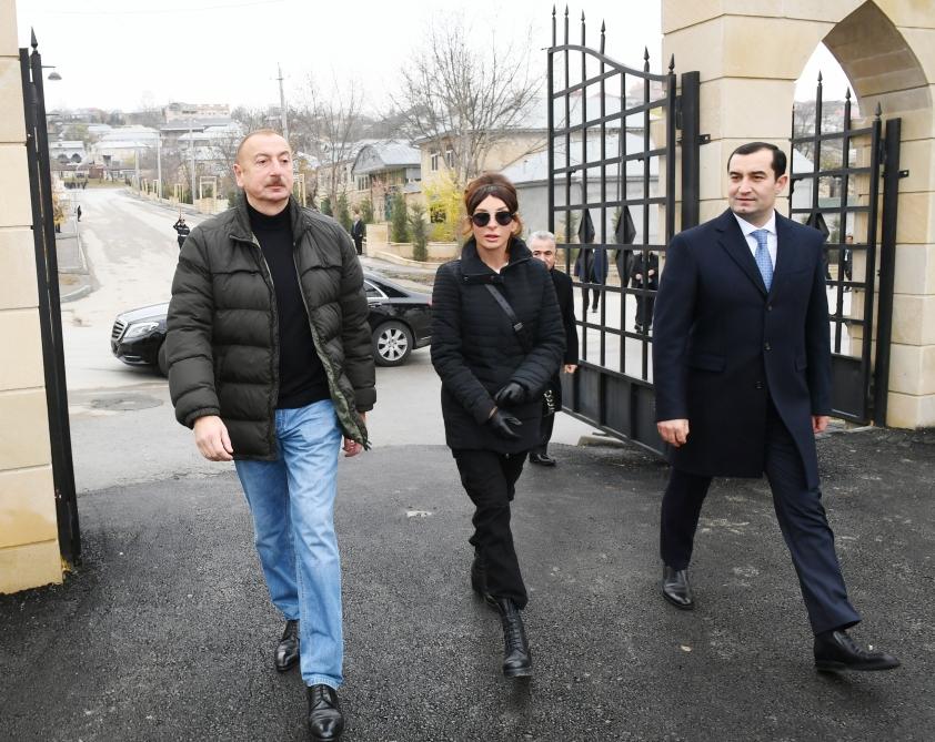 Президент Азербайджана Ильхам Алиев и Первая леди Мехрибан Алиева ознакомились с работами по благоустройству, проведенными вокруг усыпальницы Шаххандан в Шамахы (ФОТО) (Версия 2)