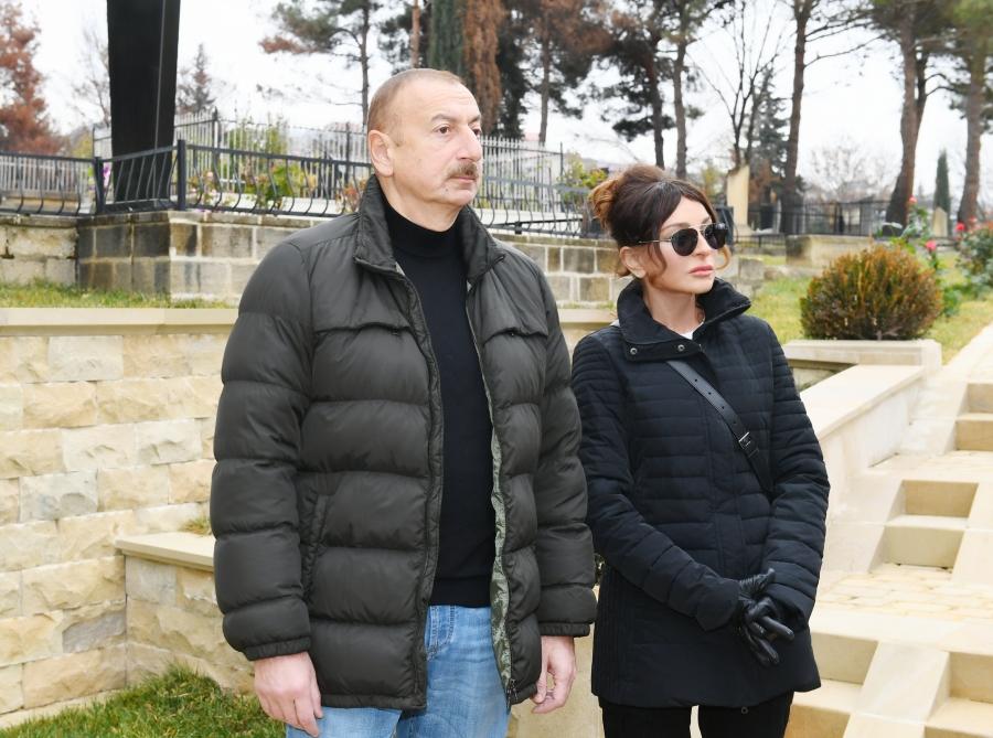 Президент Азербайджана Ильхам Алиев и Первая леди Мехрибан Алиева ознакомились с работами по благоустройству, проведенными вокруг усыпальницы Шаххандан в Шамахы (ФОТО) (Версия 2)