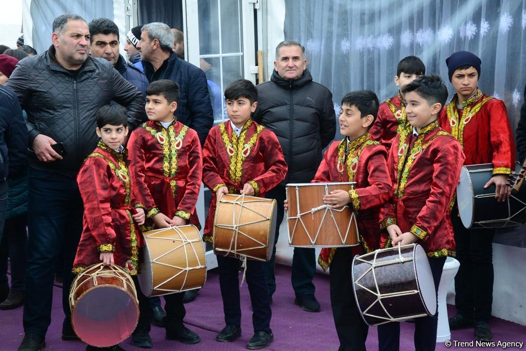 Праздник в Мушфигабаде - акция по посадке 650 тыс. деревьев, концертная программа, знаменитости (ФОТО)