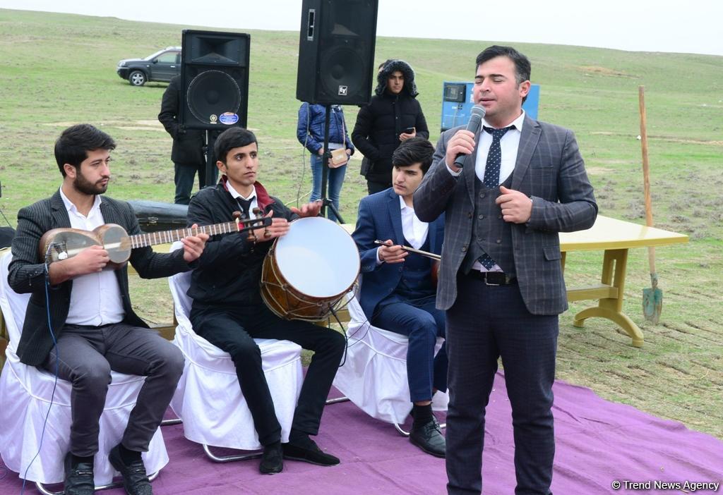 Праздник в Мушфигабаде - акция по посадке 650 тыс. деревьев, концертная программа, знаменитости (ФОТО)