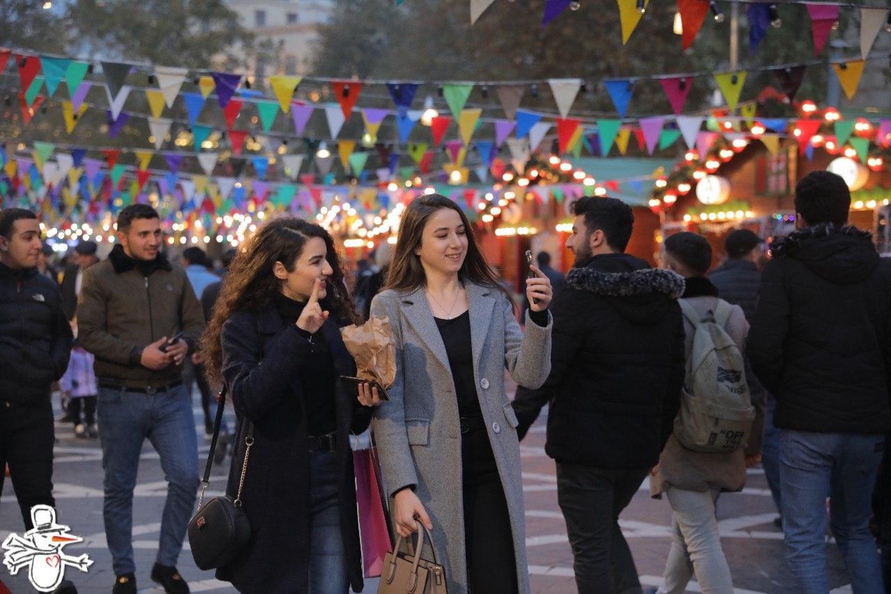 Фонд Nargis проводит традиционную благотворительную ярмарку "Холодные руки, горячее сердце" (ФОТО)