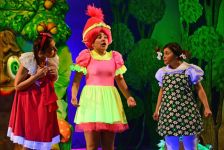 Вереница испытаний и множество приключений – в Баку появился веселый Эльф (ФОТО)