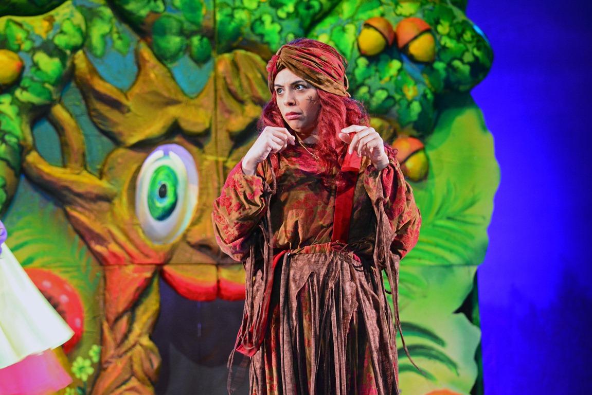 Вереница испытаний и множество приключений – в Баку появился веселый Эльф (ФОТО)