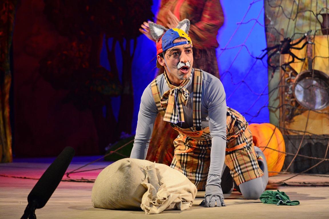 Вереница испытаний и множество приключений – в Баку появился веселый Эльф (ФОТО)