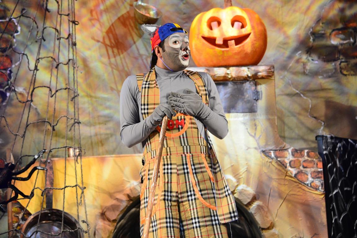 Вереница испытаний и множество приключений – в Баку появился веселый Эльф (ФОТО)