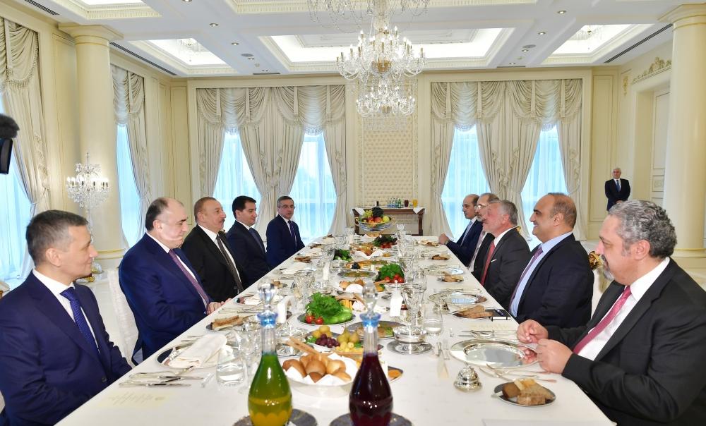 Состоялся рабочий обед Президента Азербайджана с Королем Иордании (ФОТО) (версия 2)