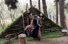 Ботанический сад Баку превратился в сказочный лес с Амазонками, Лешим и Баба-ягой (ВИДЕО, ФОТО)