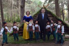 Ботанический сад Баку превратился в сказочный лес с Амазонками, Лешим и Баба-ягой (ВИДЕО, ФОТО)