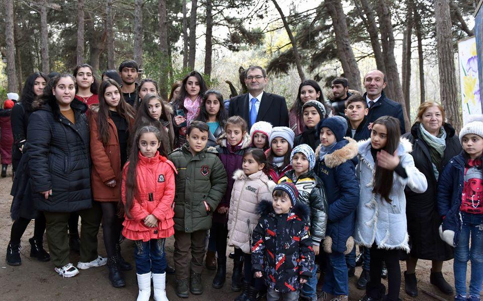 Ботанический сад Баку превратился в сказочный лес с Амазонками, Лешим и Баба-ягой (ВИДЕО, ФОТО)