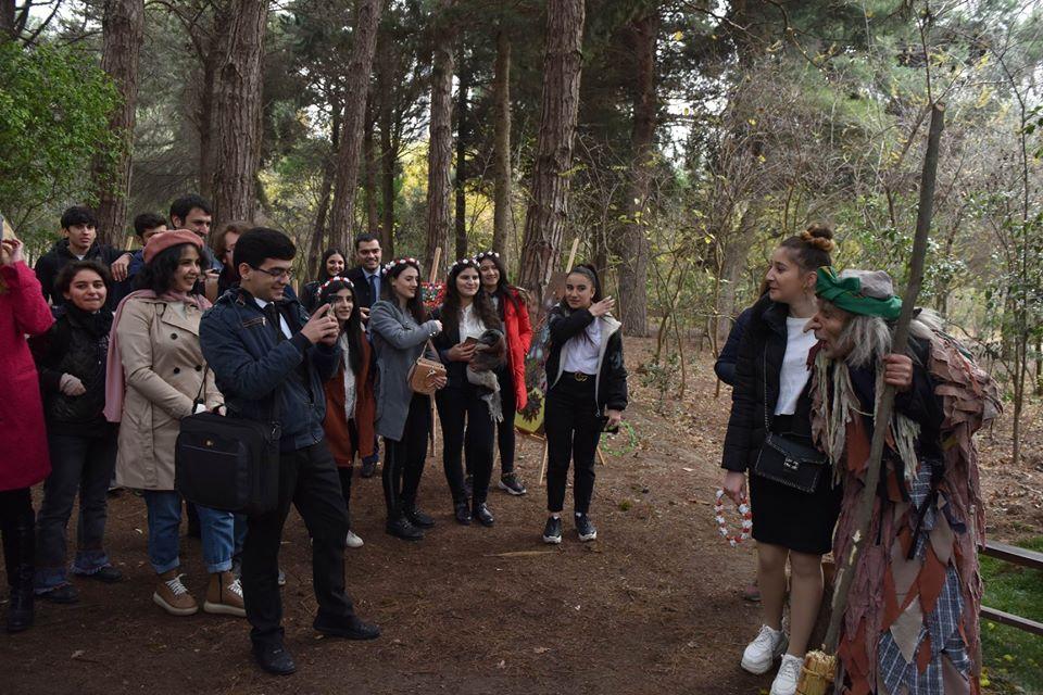 Ботанический сад Баку превратился в сказочный лес с Амазонками, Лешим и Баба-ягой (ВИДЕО, ФОТО)