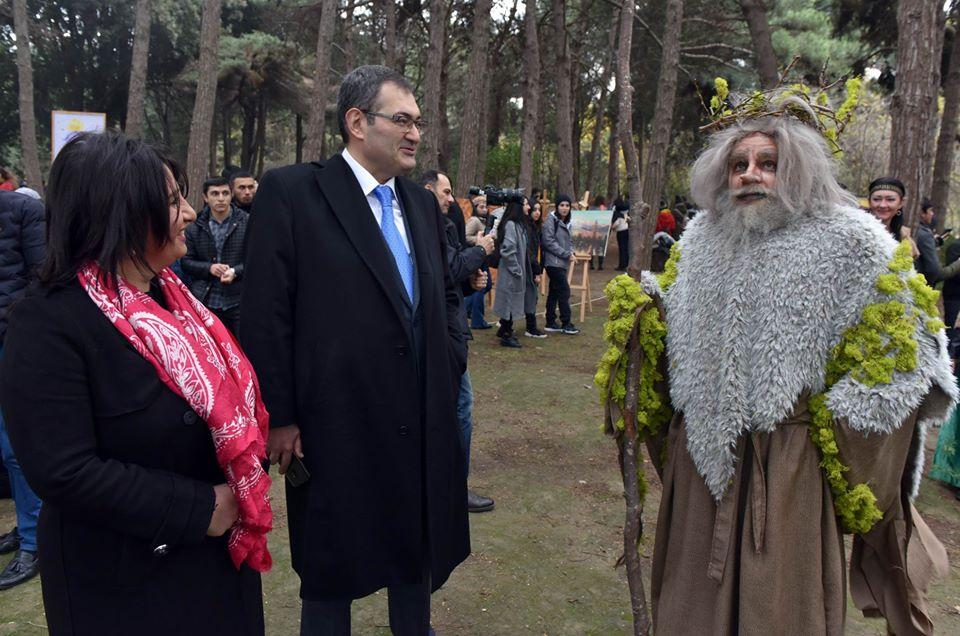 Ботанический сад Баку превратился в сказочный лес с Амазонками, Лешим и Баба-ягой (ВИДЕО, ФОТО)