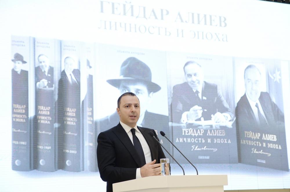 В Центре Гейдара Алиева состоялась презентация трехтомного романа-исследования «Гейдар Алиев. Личность и эпоха» (ФОТО)