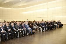 В Центре Гейдара Алиева состоялась презентация трехтомного романа-исследования «Гейдар Алиев. Личность и эпоха» (ФОТО)