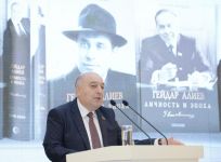 В Центре Гейдара Алиева состоялась презентация трехтомного романа-исследования «Гейдар Алиев. Личность и эпоха» (ФОТО)