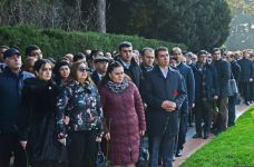 Общественность Азербайджана чтит память  великого лидера Гейдара Алиева (ФОТО)