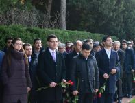 Общественность Азербайджана чтит память  великого лидера Гейдара Алиева (ФОТО)