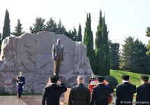 Общественность Азербайджана чтит память  великого лидера Гейдара Алиева (ФОТО)
