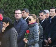 Общественность Азербайджана чтит память  великого лидера Гейдара Алиева (ФОТО)