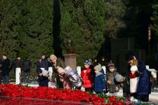 Общественность Азербайджана чтит память  великого лидера Гейдара Алиева (ФОТО)