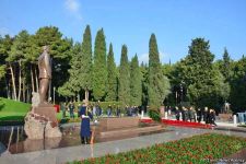 Общественность Азербайджана чтит память  великого лидера Гейдара Алиева (ФОТО)