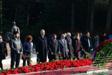 Общественность Азербайджана чтит память  великого лидера Гейдара Алиева (ФОТО)