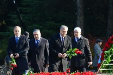 Общественность Азербайджана чтит память  великого лидера Гейдара Алиева (ФОТО)