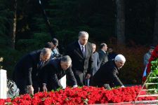 Общественность Азербайджана чтит память  великого лидера Гейдара Алиева (ФОТО)