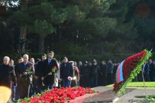 Общественность Азербайджана чтит память  великого лидера Гейдара Алиева (ФОТО)