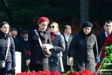 Общественность Азербайджана чтит память  великого лидера Гейдара Алиева (ФОТО)