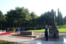 Общественность Азербайджана чтит память  великого лидера Гейдара Алиева (ФОТО)