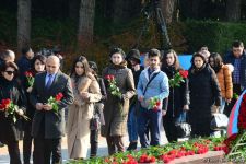 Общественность Азербайджана чтит память  великого лидера Гейдара Алиева (ФОТО)