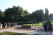 Общественность Азербайджана чтит память  великого лидера Гейдара Алиева (ФОТО)