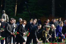 Общественность Азербайджана чтит память  великого лидера Гейдара Алиева (ФОТО)