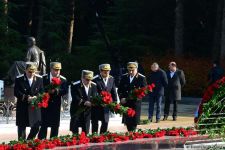 Общественность Азербайджана чтит память  великого лидера Гейдара Алиева (ФОТО)