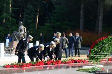 Общественность Азербайджана чтит память  великого лидера Гейдара Алиева (ФОТО)