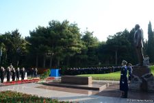Общественность Азербайджана чтит память  великого лидера Гейдара Алиева (ФОТО)