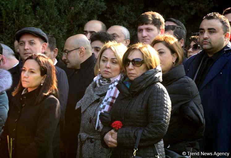Общественность Азербайджана чтит память  великого лидера Гейдара Алиева (ФОТО)