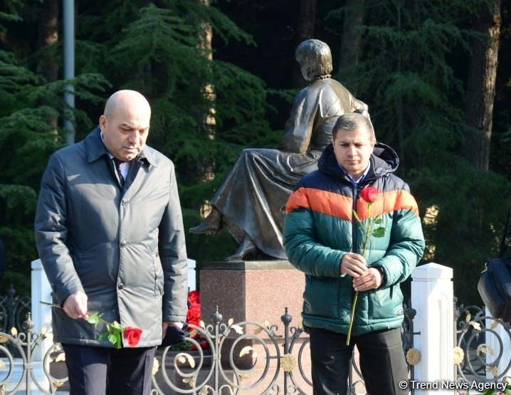 Общественность Азербайджана чтит память  великого лидера Гейдара Алиева (ФОТО)