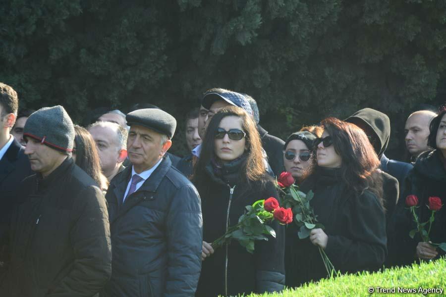 Общественность Азербайджана чтит память  великого лидера Гейдара Алиева (ФОТО)