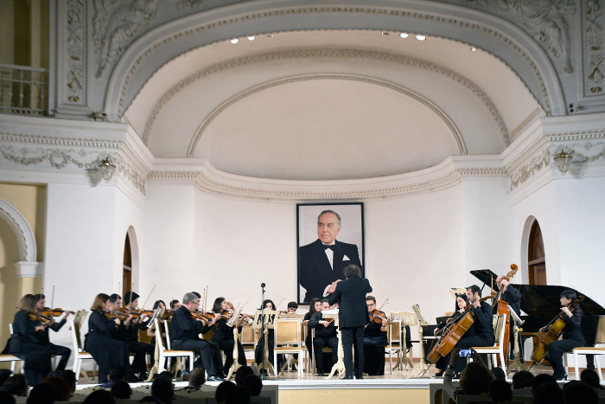 В Филармонии прошел вечер, посвященный памяти общенационального лидера Гейдара Алиева (ФОТО)