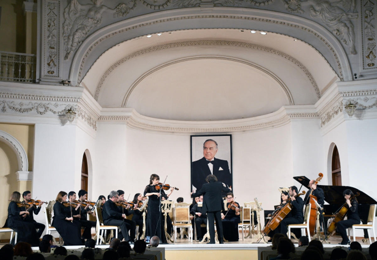 В Филармонии прошел вечер, посвященный памяти общенационального лидера Гейдара Алиева (ФОТО)