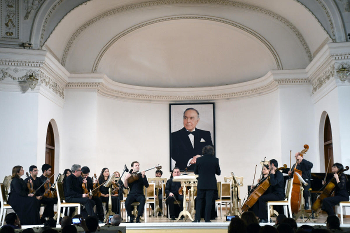 В Филармонии прошел вечер, посвященный памяти общенационального лидера Гейдара Алиева (ФОТО)