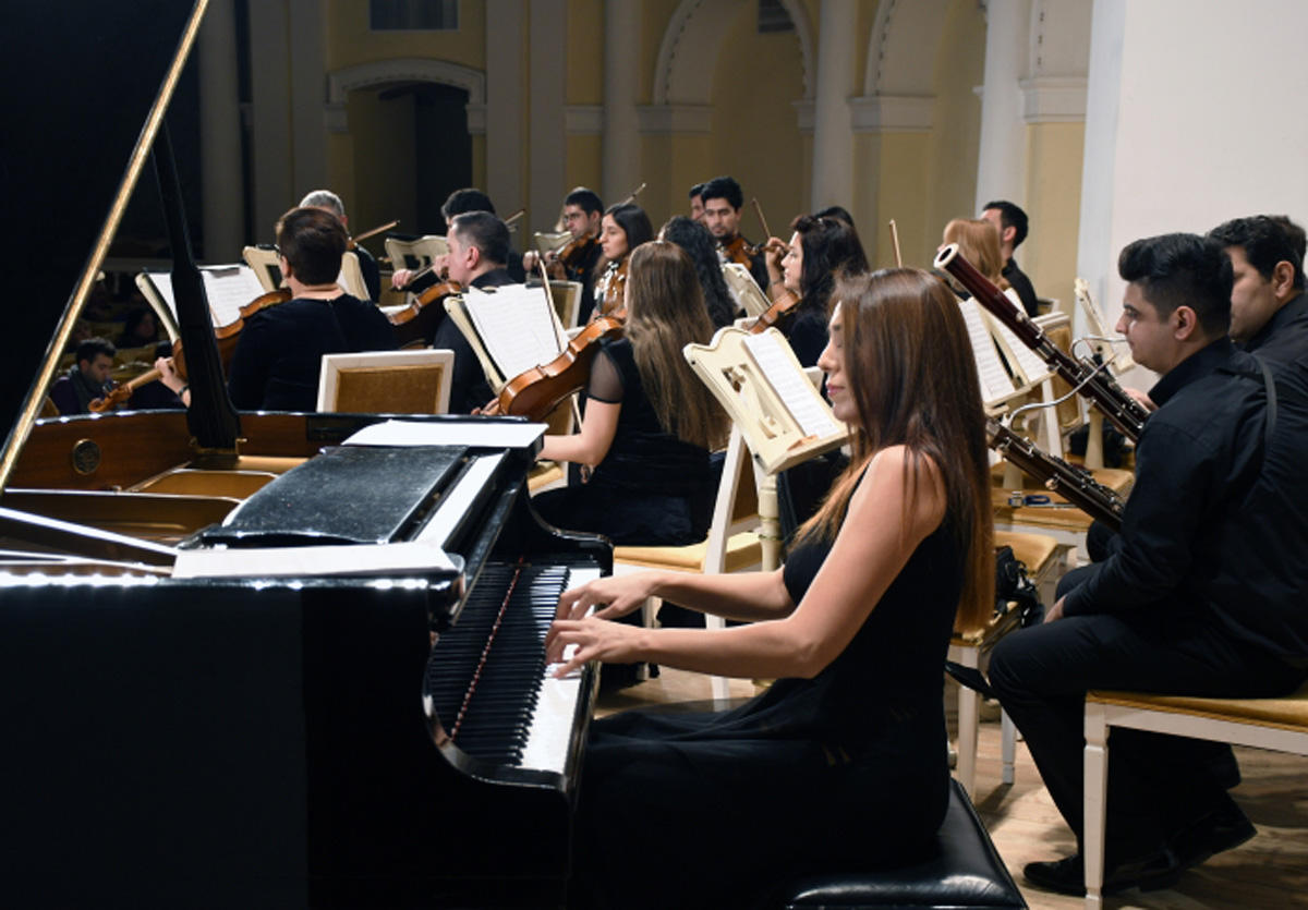 В Филармонии прошел вечер, посвященный памяти общенационального лидера Гейдара Алиева (ФОТО)