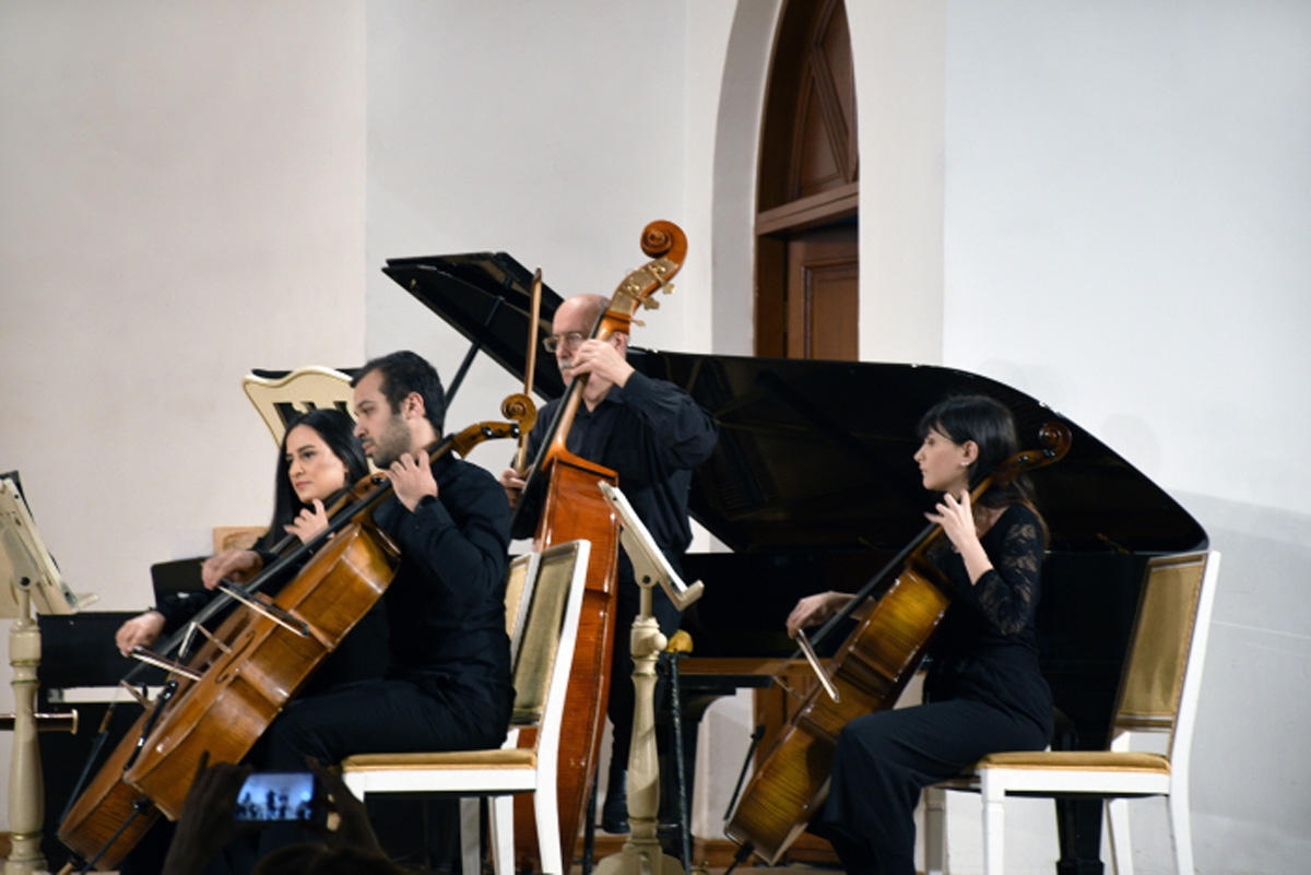 В Филармонии прошел вечер, посвященный памяти общенационального лидера Гейдара Алиева (ФОТО)